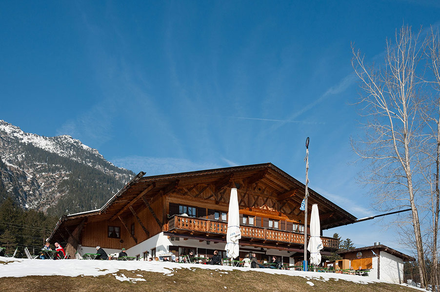 Berggsthof-Almhuette-Windbeutelalm-Garmisch-Partenkirchen-Terrasse004.jpg